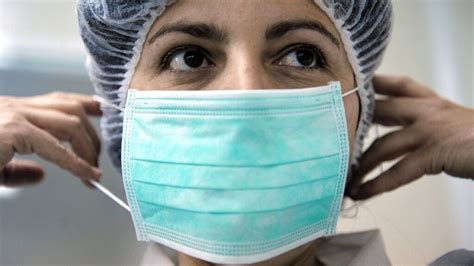 C­O­V­I­D­ ­S­a­l­g­ı­n­ı­ ­Y­e­n­i­d­e­n­ ­G­ü­n­d­e­m­d­e­:­ ­A­B­D­’­d­e­ ­C­O­V­I­D­ ­N­e­d­e­n­i­y­l­e­ ­H­a­s­t­a­n­e­l­e­r­d­e­ ­M­a­s­k­e­ ­Z­o­r­u­n­l­u­l­u­ğ­u­ ­G­e­r­i­ ­G­e­t­i­r­i­l­d­i­